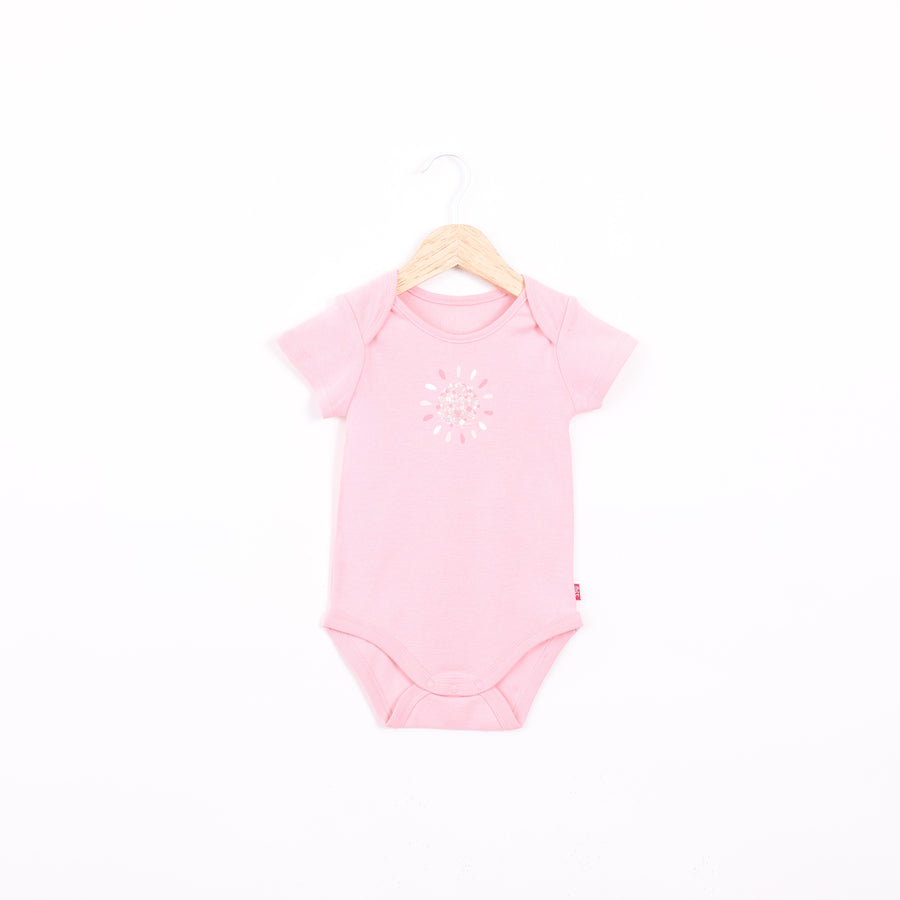 בגד גוף בגוון ורוד והדפס פרחים מרכזי