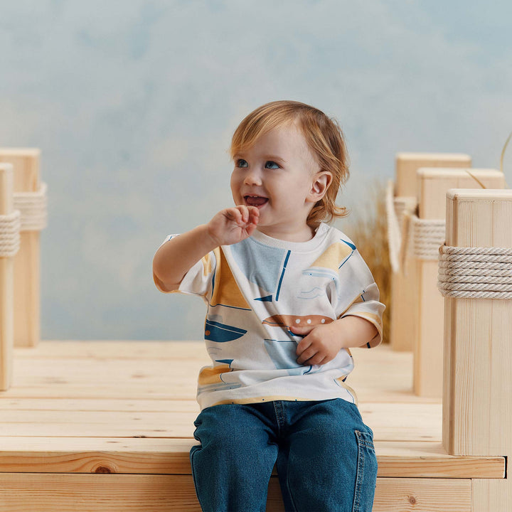 חולצה קצרה בהדפס סירות
