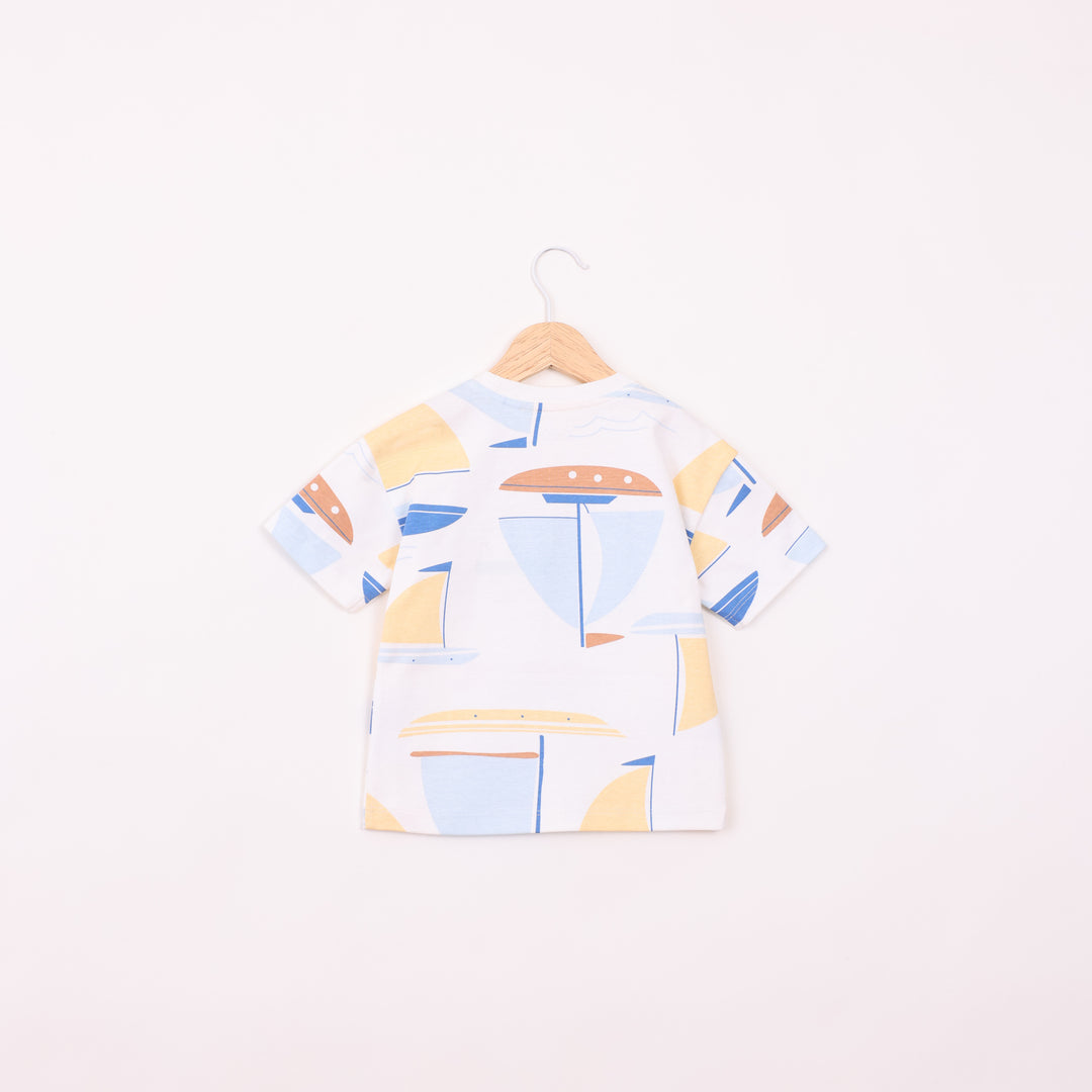 חולצה קצרה בהדפס סירות