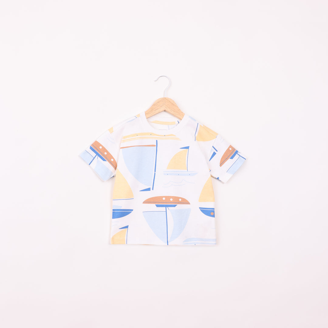 חולצה קצרה בהדפס סירות