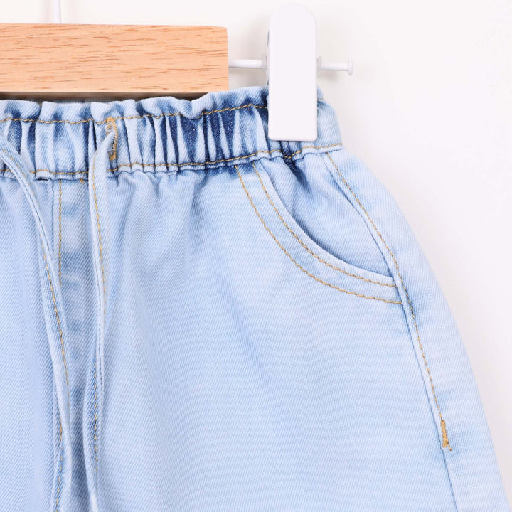 מכנסי ג'ינס קצרים