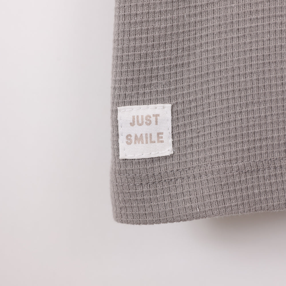 חולצה קצרה בצבע אפור