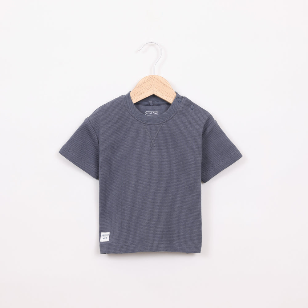 חולצה קצרה בצבע כחול