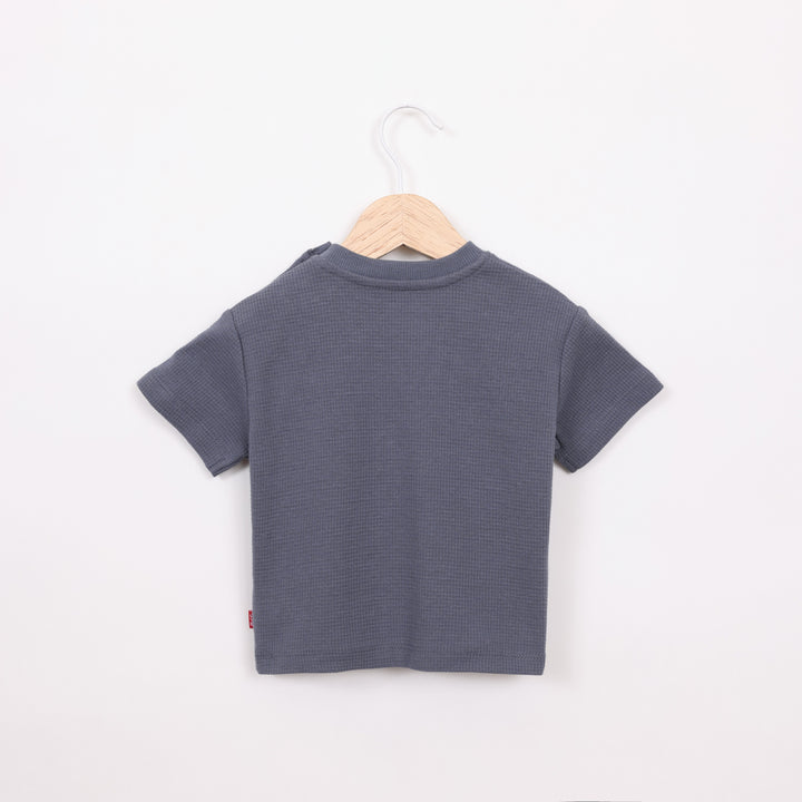 חולצה קצרה בצבע כחול