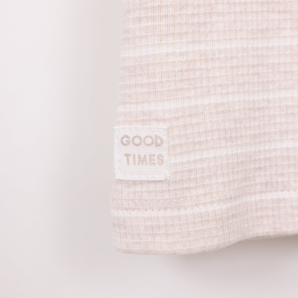 חולצה קצרה עם פסים בצבע שמנת