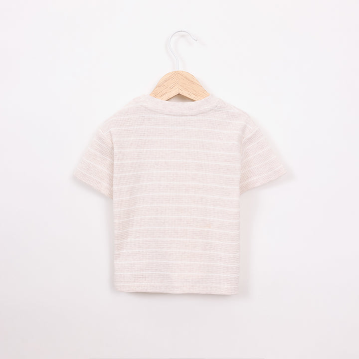 חולצה קצרה עם פסים בצבע שמנת