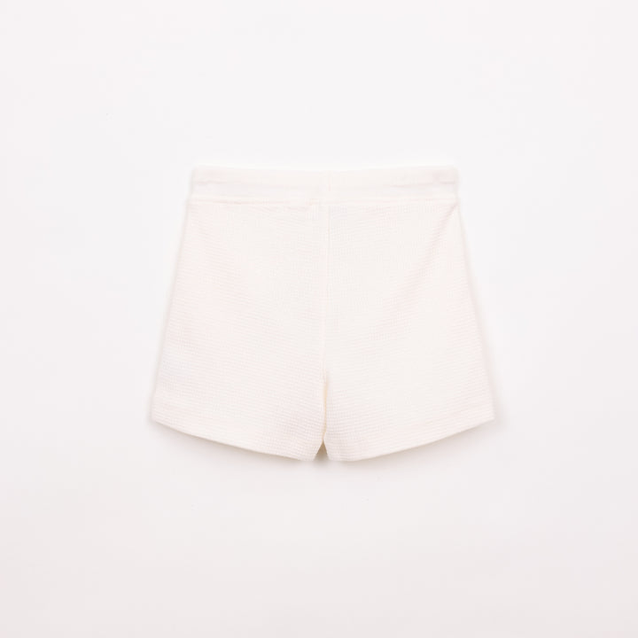 מכנסיים קצרים בצבע שמנת