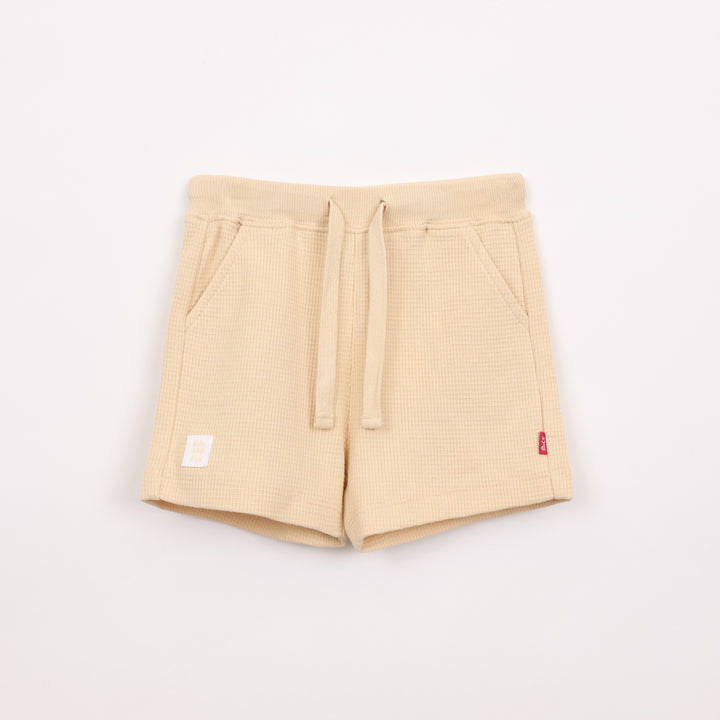 מכנסיים קצרים בצבע חרדל