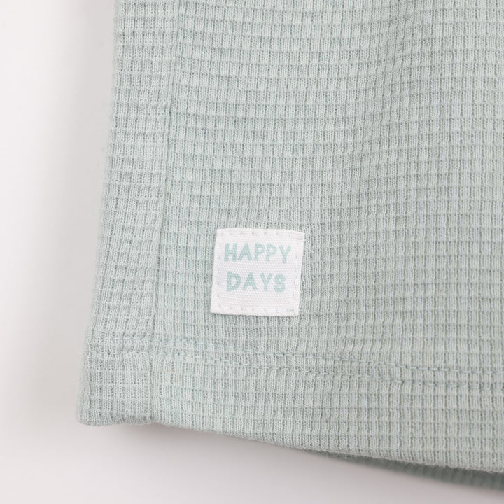 מכנסיים קצרים בצבע ירוק