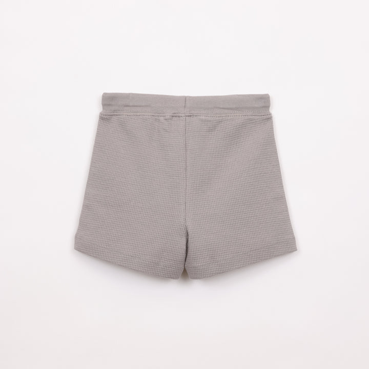 מכנסיים קצרים בצבע אפור