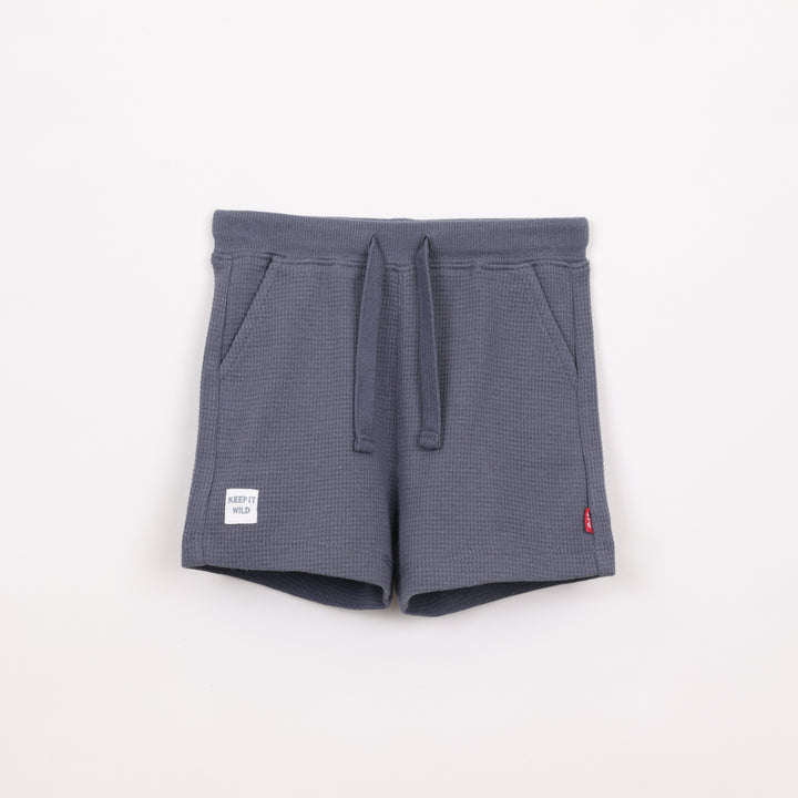 מכנסיים קצרים בצבע כחול כהה