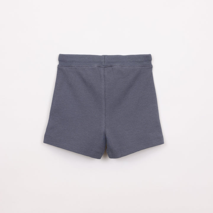 מכנסיים קצרים בצבע כחול כהה