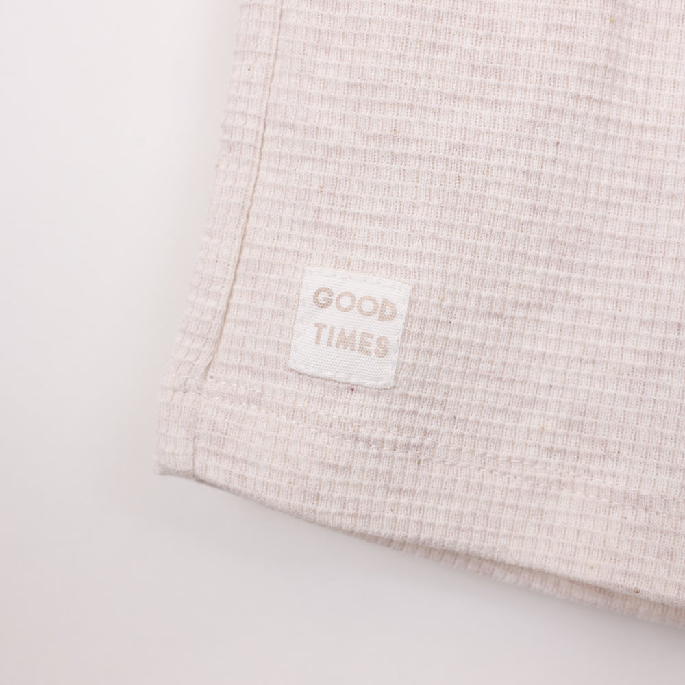 מכנסיים קצרים בצבע קרם