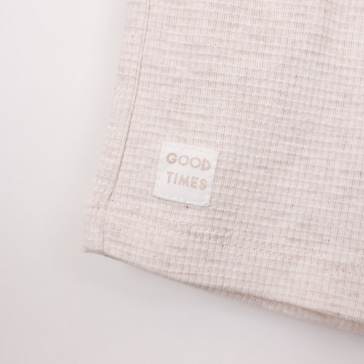 מכנסיים קצרים בצבע קרם