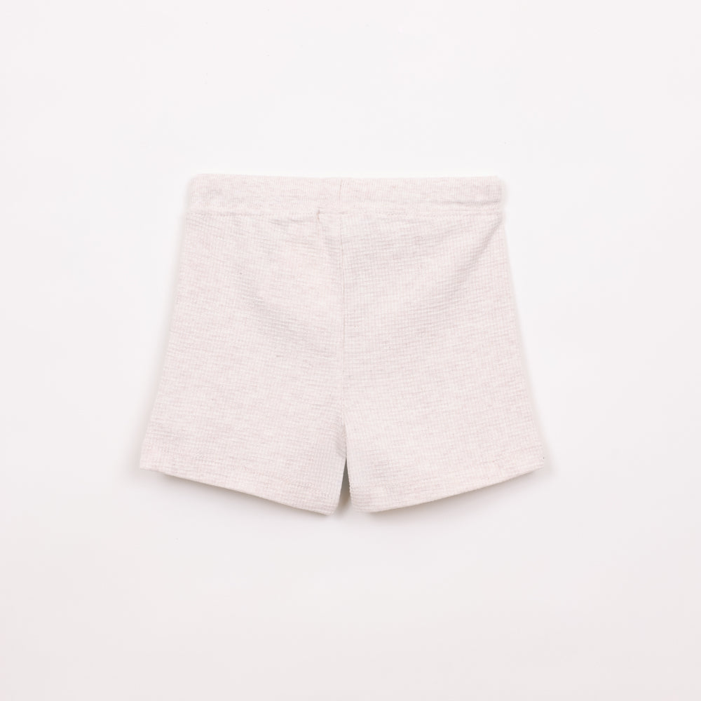 מכנסיים קצרים בצבע קרם