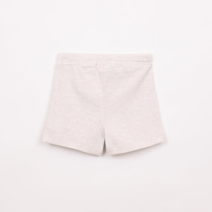 מכנסיים קצרים בצבע קרם