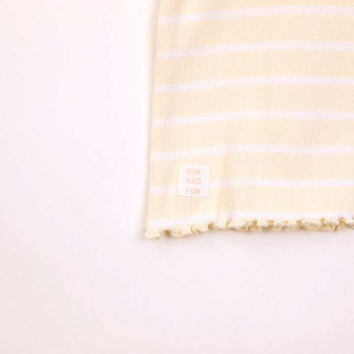 חולצה קצרה בדוגמת פסים צהוב בננה לבן