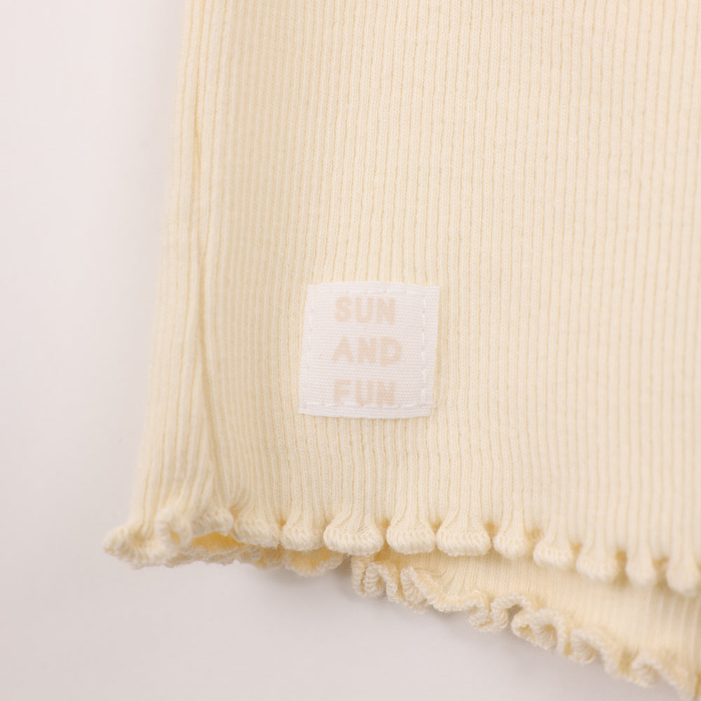 מכנסיים קצרים