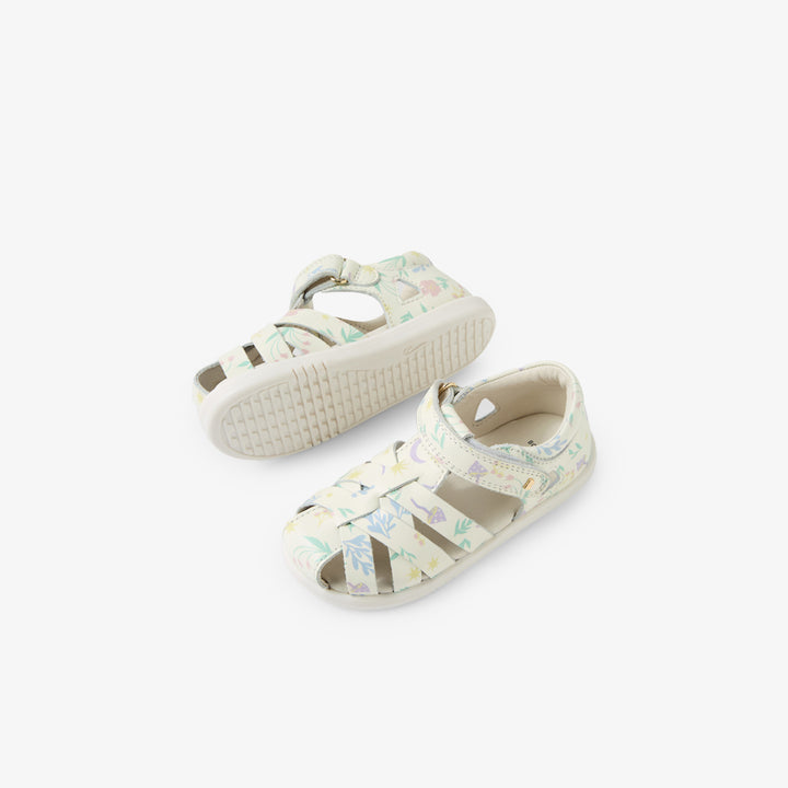 סנדל צעד שני-בובוקס-מודפס לבן-