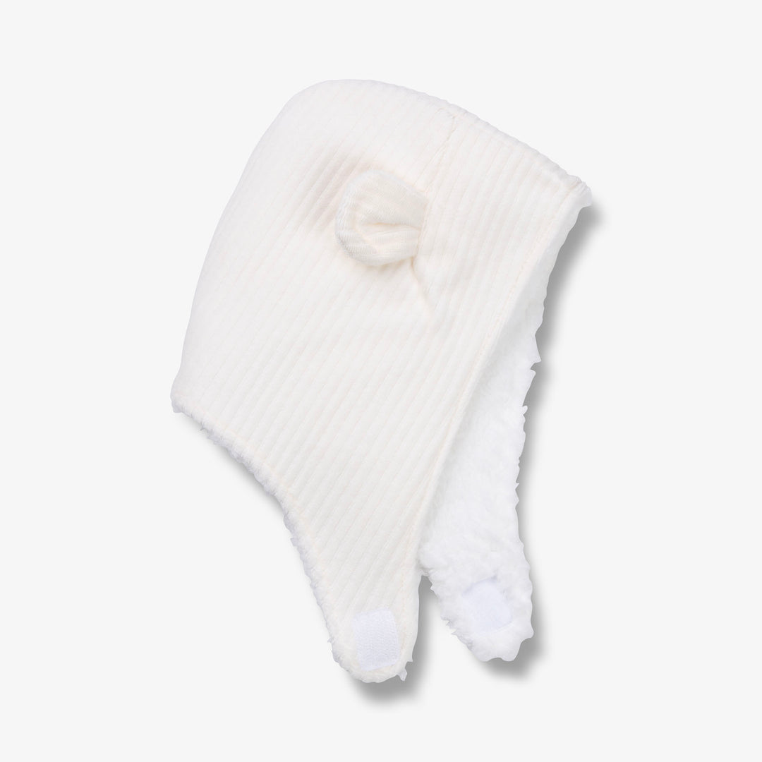 כובע קטיפתי עם כיסוי אוזניים צבע שמנת