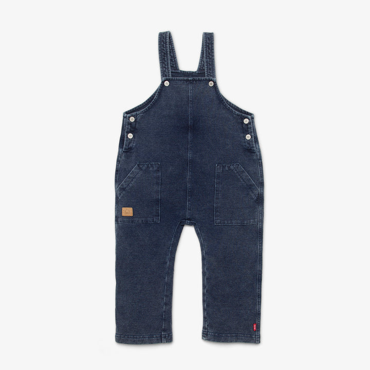 אוברול ג'ינס וחולצת פסים