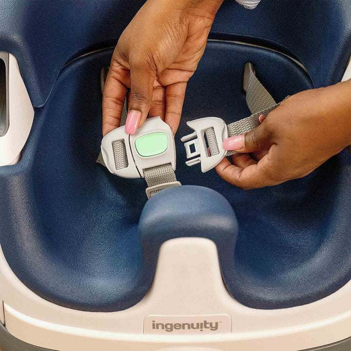 מושב הגבהה כחול