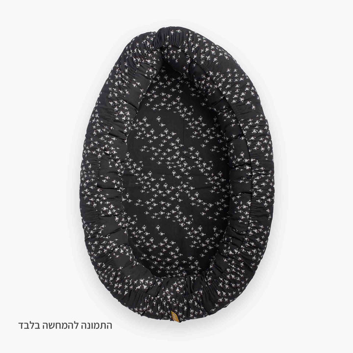 בסיס בייבי נסט דגים לבנים על אפור