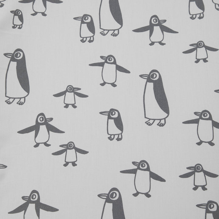 בסיס קן לתינוק פינגווין אפור בז'
