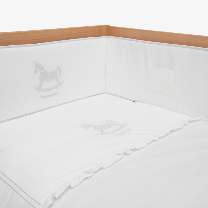 סט מצעים למיטה עם רקמת סוס נדנדה