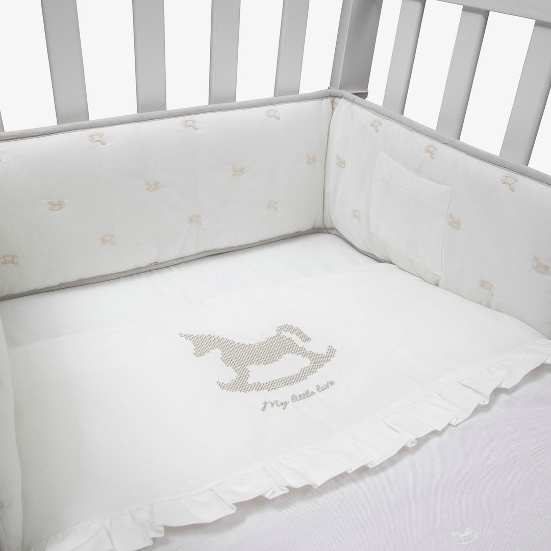 סט מצעים לעריסה עם רקמת סוס נדנדה