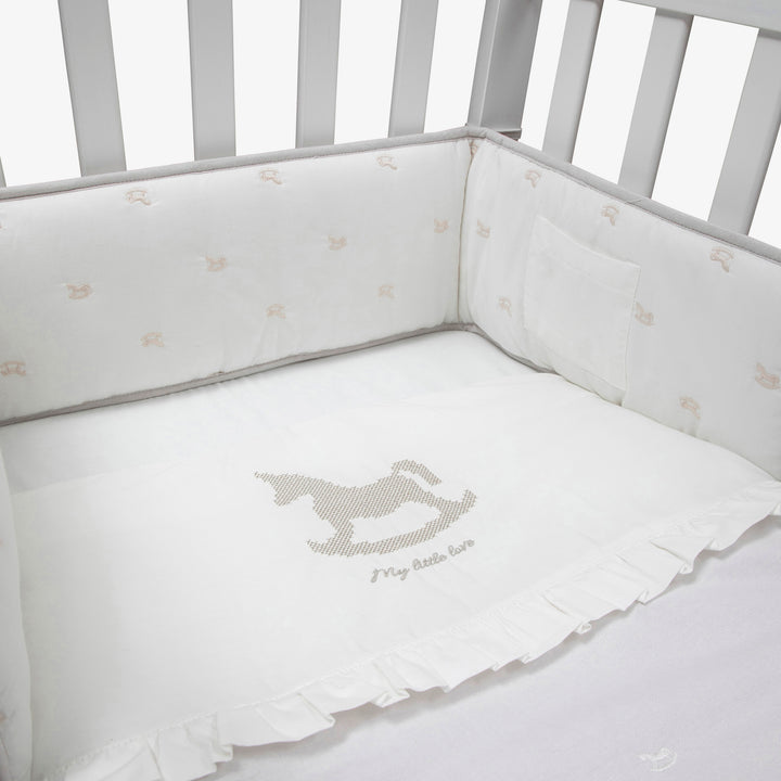 סט מצעים לעריסה עם רקמת סוס נדנדה