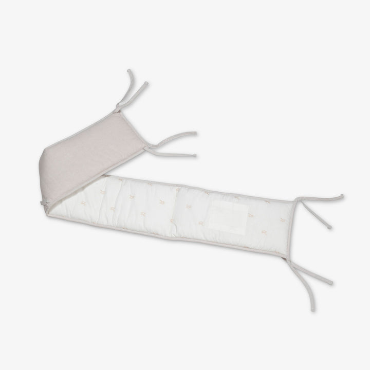 סט מצעים לעריסה עם רקמת סוס נדנדה