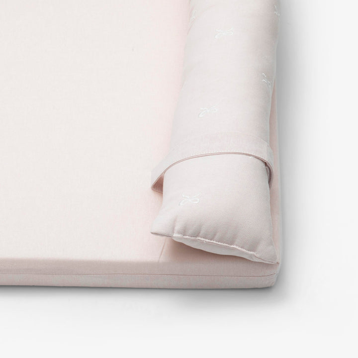 מזרן החתלה עם רקמת פפיון