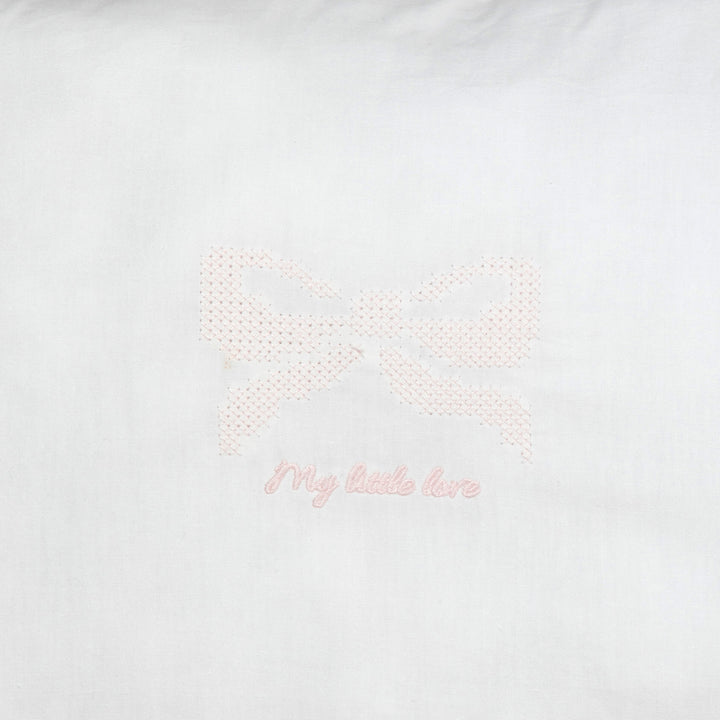 כרית נוי עם רקמת פפיון