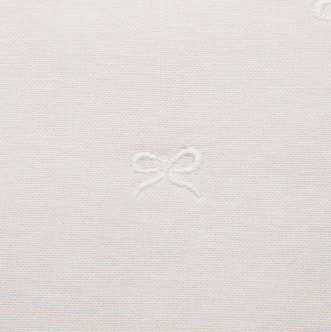 כרית נוי עם רקמת פפיון