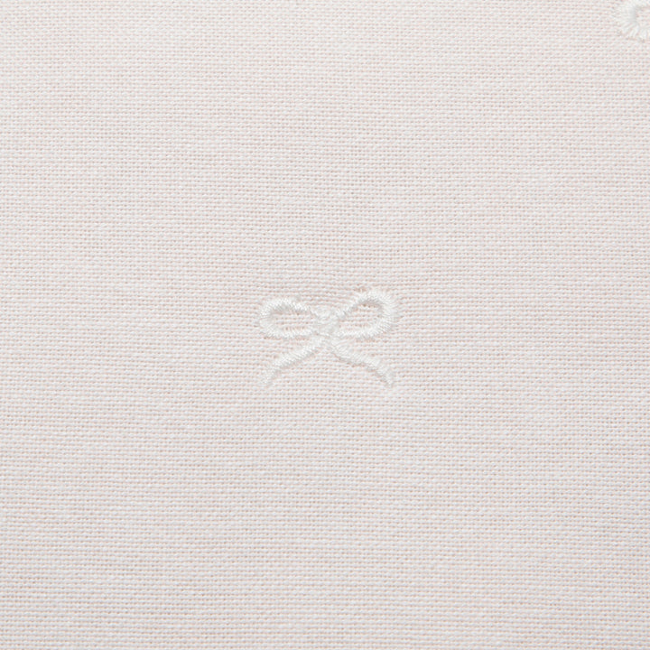 כרית נוי עם רקמת פפיון