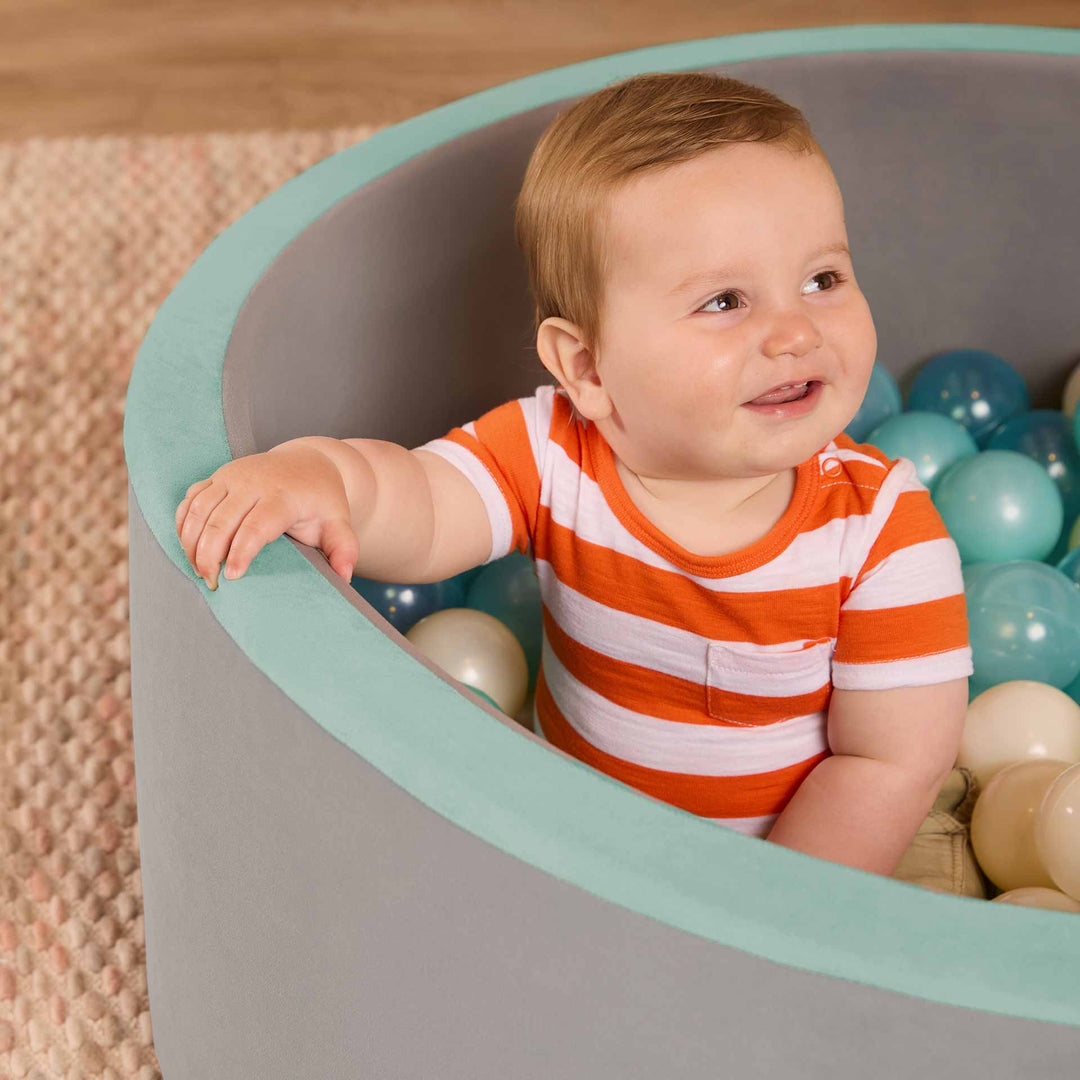 בריכת כדורים