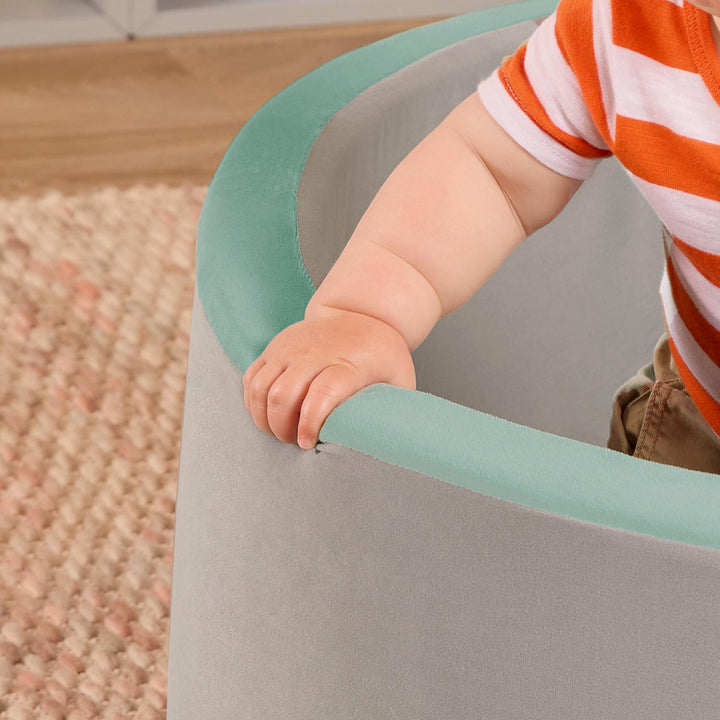 בריכת כדורים