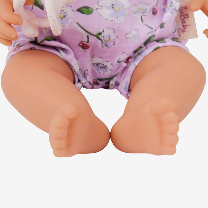 בובת תינוק עם אוברול פרחוני סגול