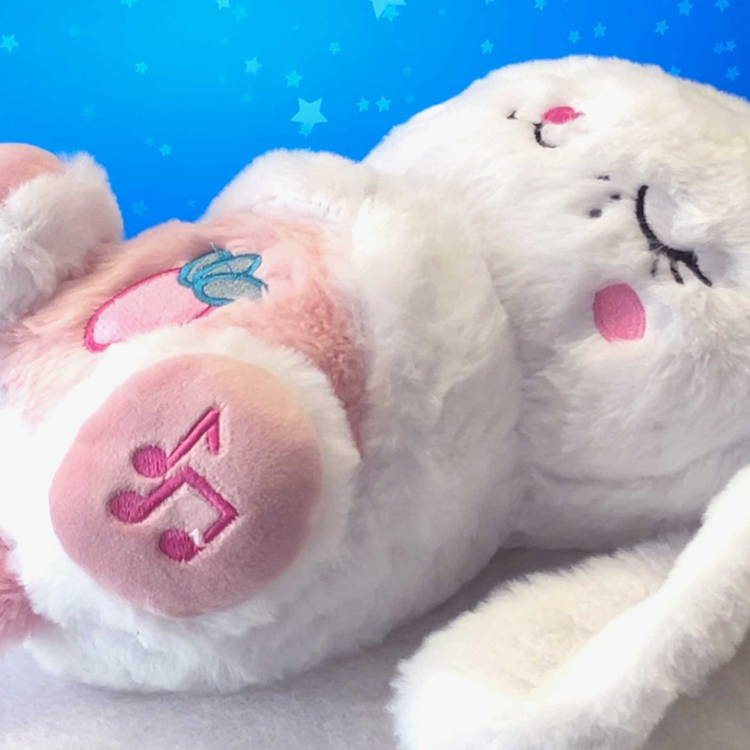 בובת ארנב נושמת ומנגנת