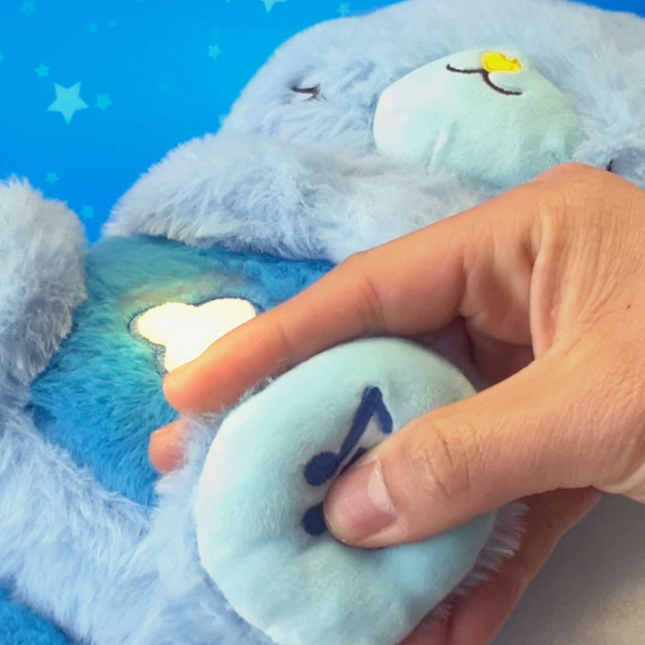 בובת דובי נושמת ומנגנת